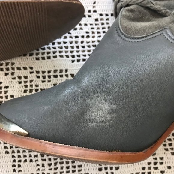 1980s KINNEY Gray Leather High Heeled Boots - Boho Boots - Wood Stacked Heel - Picture 9 of 9